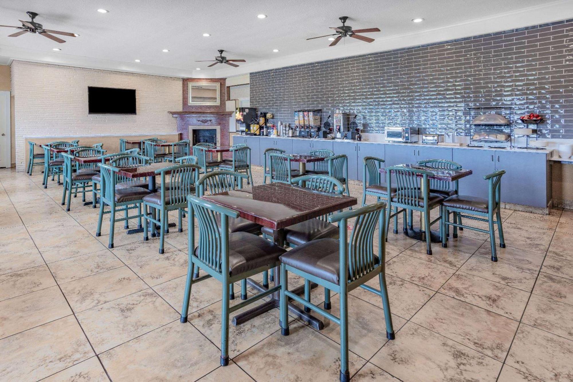 Ramada By Wyndham West Atlantic City Egg Harbor Township Eksteriør billede